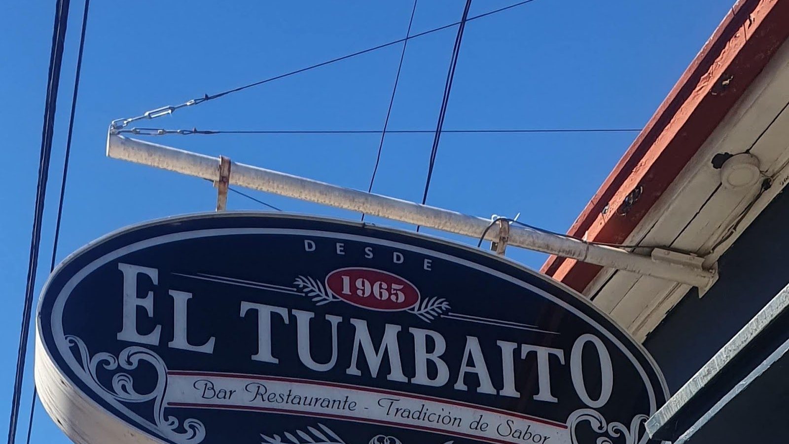 Fachada de El Tumbaito, Lautaro 350, Linares